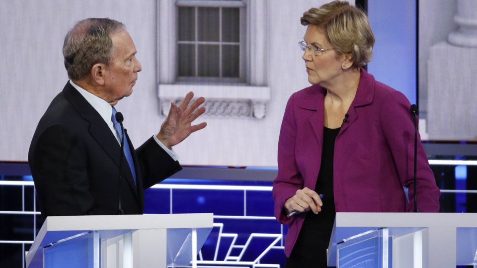 Elizabeth Warrenová a Mike Bloomberg v ostré debatě